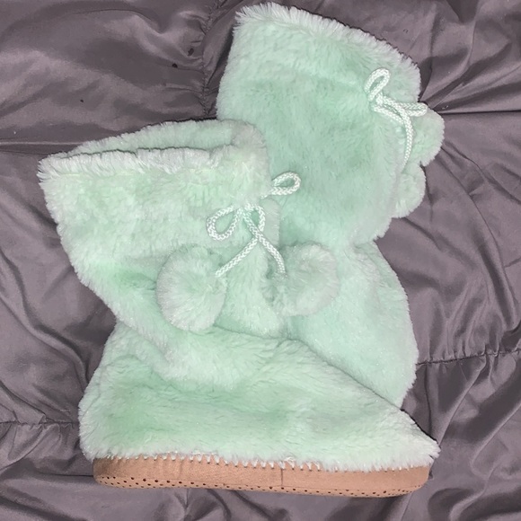NEW! Old Navy Slipper Boots - Picture 2 of 4